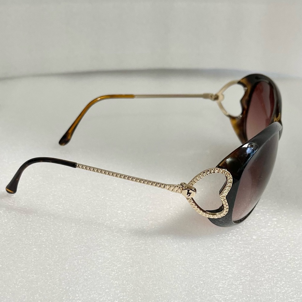 Betsey Johnson sunglasses - Picture 5 of 12
